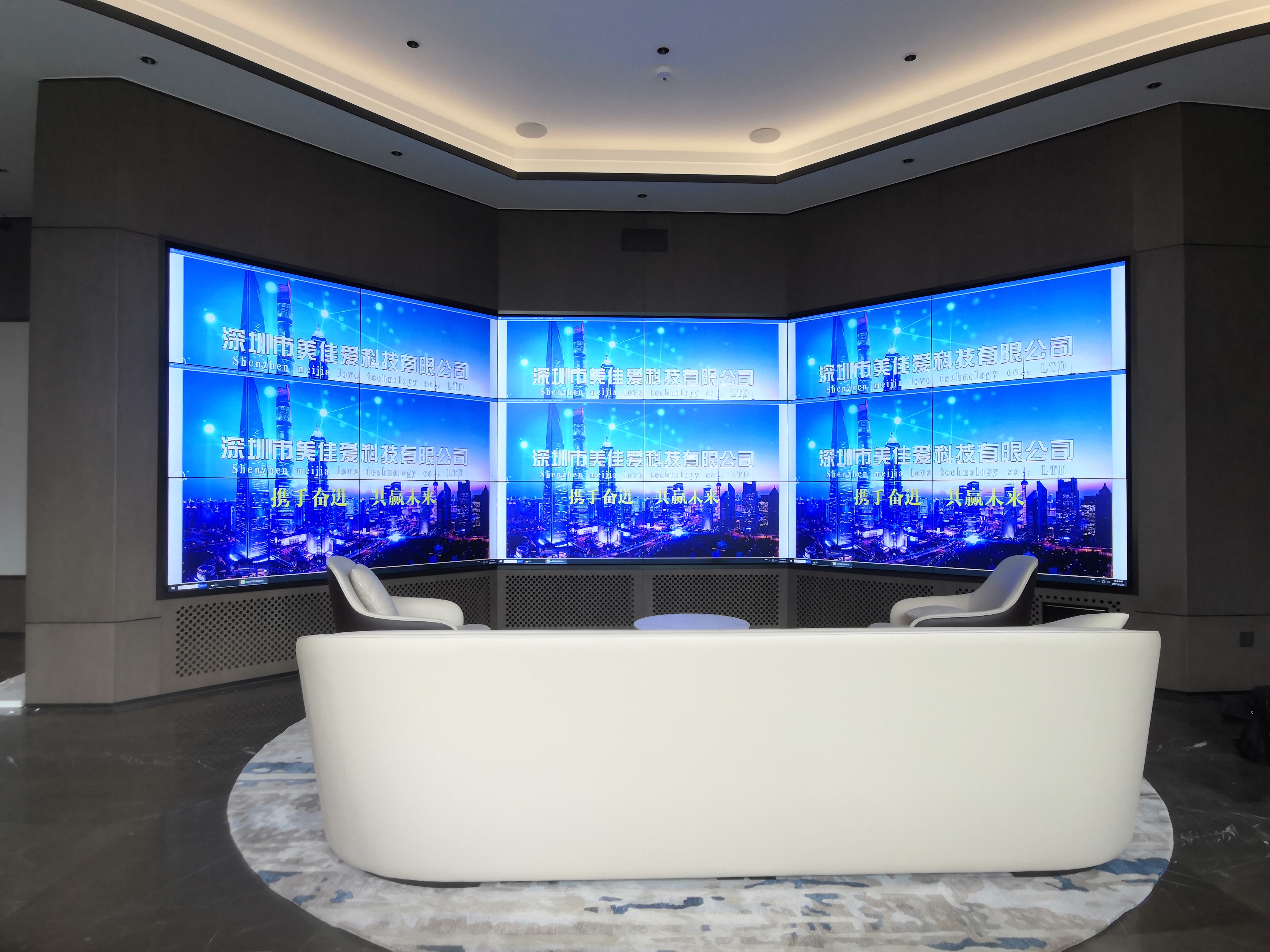 “無線投屏 vs HDMI接線：10人會議切換演示，哪種方式更讓老板崩潰？”